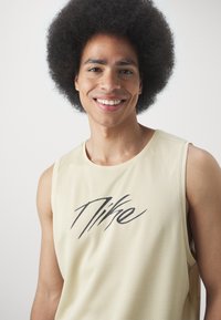 Nike Performance ICON  - Top - team gold/white/black