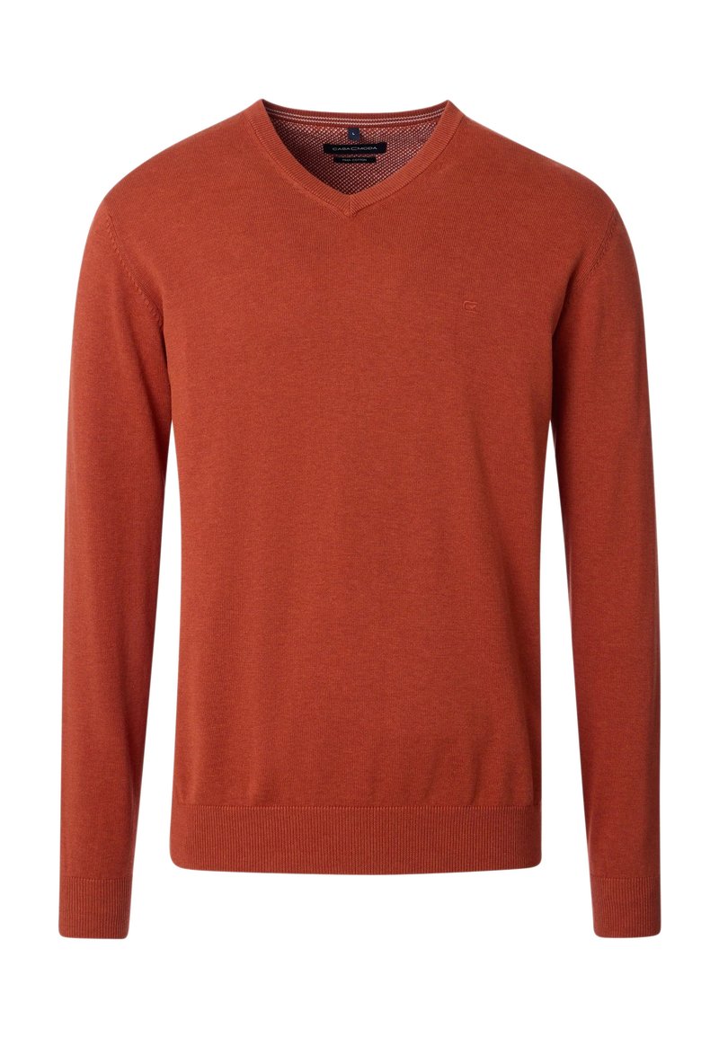 Maglione da uomo a maniche lunghe con scollatura a V in arancione ruggine, con polsini e orlo ribattuti, realizzato in un tessuto a maglia fine.