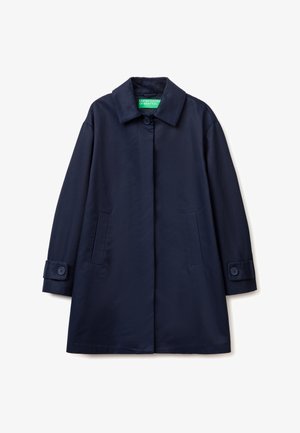 Manteau bleu marine à simple boutonnage avec col, deux poches avant, poignets à boutons et une étiquette verte "United Colors of Benetton" à l'intérieur.