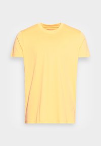 Camiseta de algodón amarilla con mangas cortas, cuello redondo y textura suave. Presenta un dobladillo recto y sin patrones ni gráficas visibles.