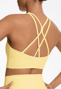 OYSHO STRAPPY BACK - Sport-bh met light support - yellow
