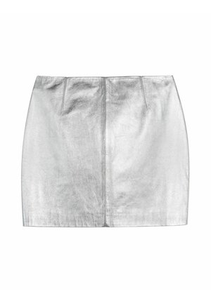 Srebrna metaliczna spódnica mini o gładkiej teksturze, z wysokim stanem i dwiema przednimi szwami dla lepszego dopasowania i struktury.