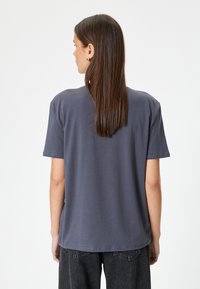 Koton - T-shirt z nadrukiem
