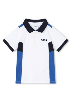 Polo bianco con colletto blu navy e pannelli laterali blu. Presenta una chiusura a tre bottoni e il logo "BOSS" in nero sul petto.