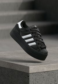 Sélectionné, core black/footwear white