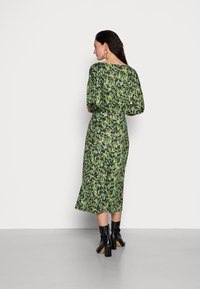 Anna Field Quarter sleeves elevated casual midi dress - Vestido de dia - black/green