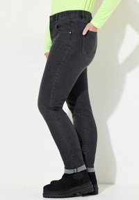 LAURASØN BAUCH WEG-POCKET SUPERSTRETCH - Vaqueros slim fit - dark gray denim