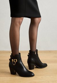 Δεν επιλέχθηκε, black