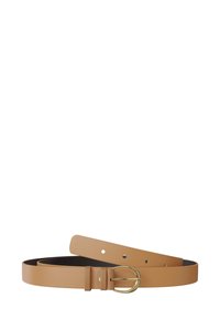 Beige Kunstledergürtel mit glatter Oberfläche, einer runden goldfarbenen Schnalle und mehreren Löchern zur Anpassung. Schlichtes, elegantes Design.
