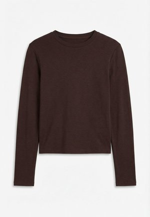 Σκούρο καφέ μακρυμάνικη μπλούζα με στρογγυλή λαιμόκοψη και ευθεία τελείωμα, τοποθετημένη επίπεδα πάνω σε λευκό φόντο.