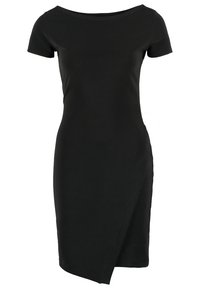Robe noire à manches courtes, longueur genou, avec encolure bateau et détail asymétrique superposé à l'avant.