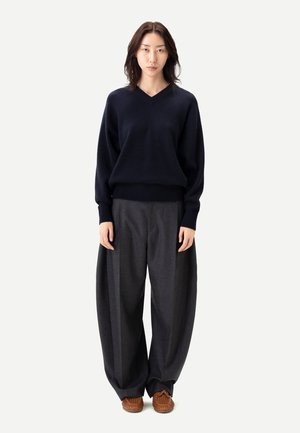 MIT BARREL-BEIN - Stoffhose - charcoal