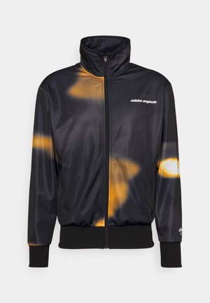 adidas Originals YUNG  - Chaqueta de entrenamiento - black/orange rush