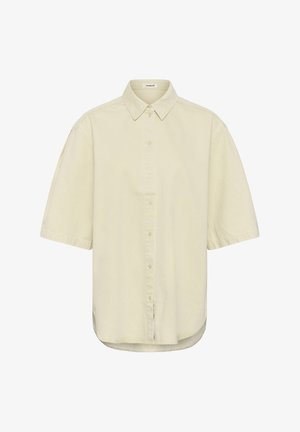 Beige kortærmet skjorte med knapper, spids krave og let buet kant, designet til en afslappet pasform.