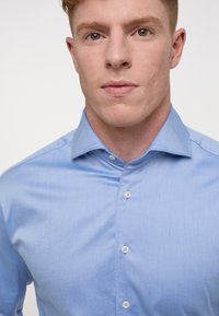Eterna SOFT LUXURY SHIRT - MODERN FIT - Zakelijk overhemd - mittelblau