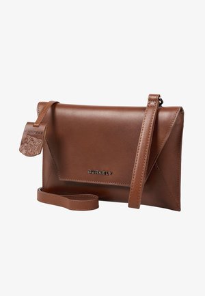 Sac bandoulière en cuir marron avec fermeture à rabat, bandoulière ajustable et logo métallique "BURKELY" à l'avant.