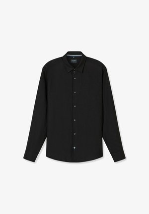 Schwarzes langärmeliges Hemd mit Knopfleiste, spitzem Kragen und sichtbaren Nähten, flach auf weißem Hintergrund ausgelegt.