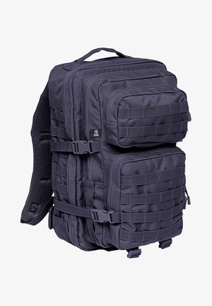 Tumehall tactical seljakott, millel on mitu tõmblukuga taskut, kinnitusrihmad, reguleeritavad sangad ning polsterdatud, hingav seljatugi.