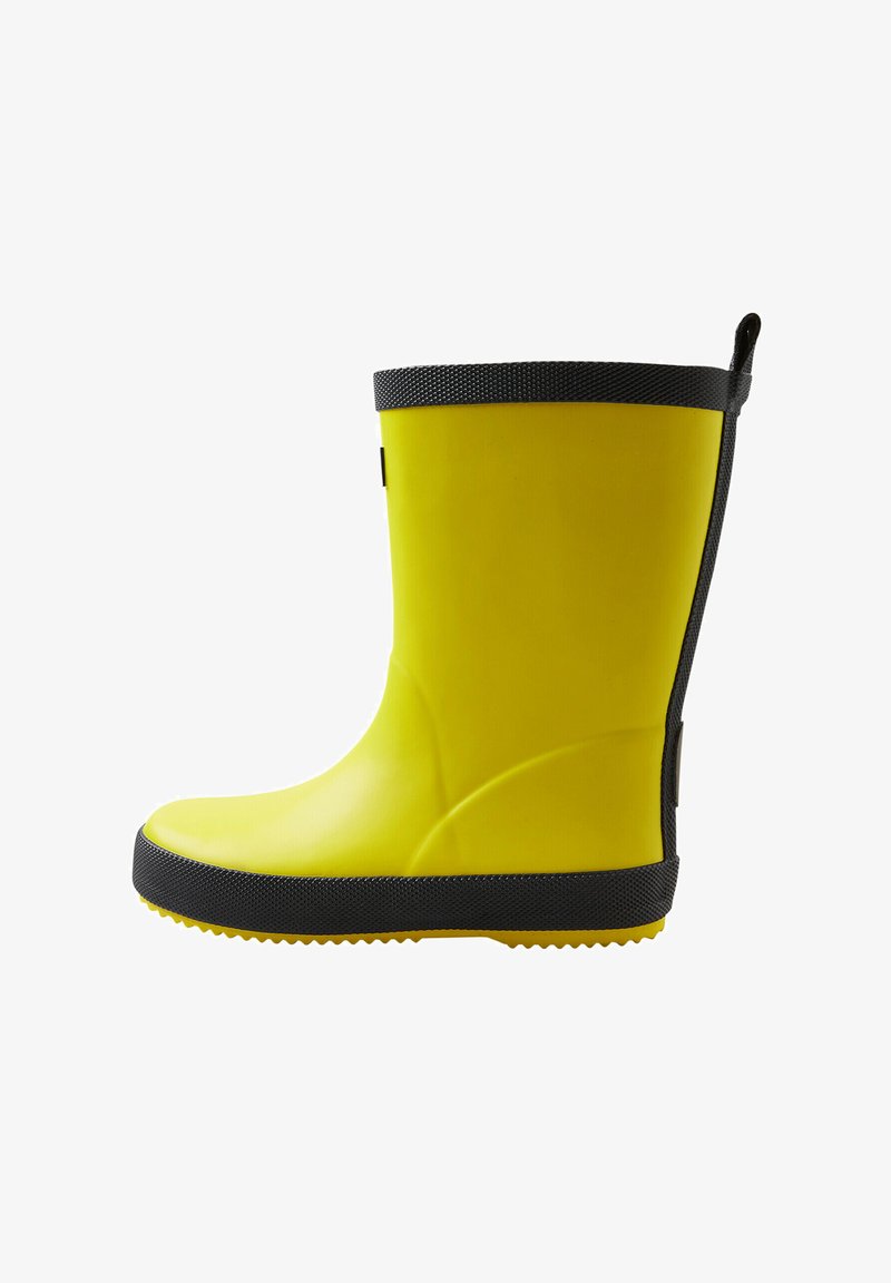 Stivale da pioggia giallo in gomma con bordo e suola neri texturizzati, caratterizzato da una superficie liscia e un passamano laterale per facilitare la calzata.