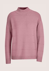 Hellrosa Pullover mit hohem Kragen, gerippter Textur und horizontalen Streifen. Hat lange Ärmel und einen lässigen Schnitt.