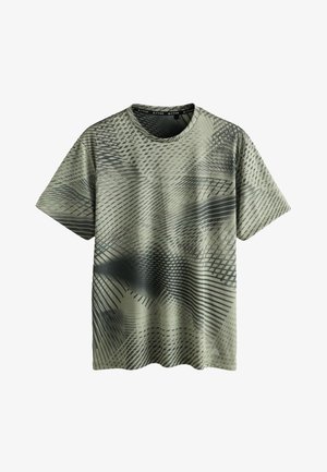 Kurzärmeliges Sport-T-Shirt mit hellolivfarbener Basis und abstraktem dunkelgrauem geometrischem Muster, Rundhalsausschnitt und "ACTIVE"-Aufdruck im Krageninneren.