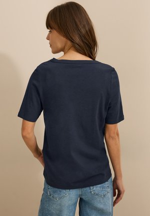 Dunkelblauses Baumwoll-T-Shirt mit kurzen Ärmeln und lockerer Passform. Verfügt über einen weit ausgeschnittenen Hals und eine glatte, untexturierte Oberfläche.