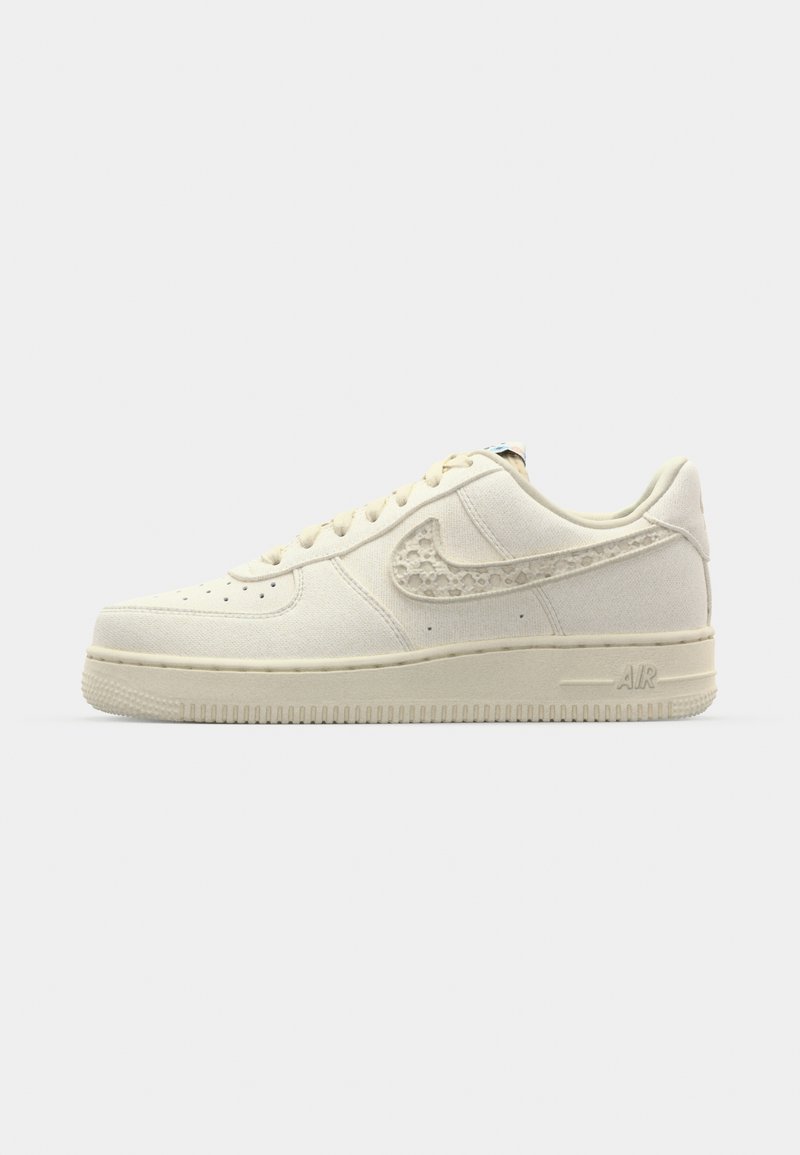 Nike Sportswear AIR FORCE 07 LX Sneaker low soft pearl/sail