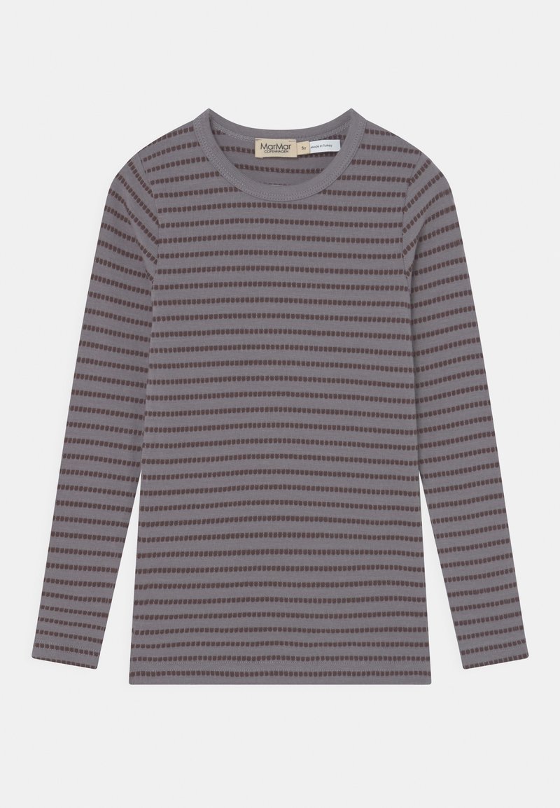 Chemise grise à manches longues avec des rayures horizontales foncées en pointillés, col rond et étiquette à l'intérieur du col.