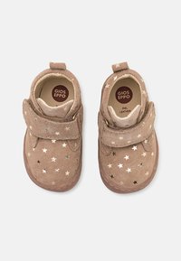 Gioseppo BAREFOOT WITH STARS - Zīdaiņu apavi - taupe