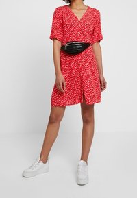 Monki Abito a camicia - red