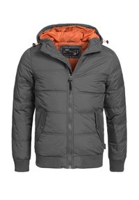 Szara pikowana kurtka z suwakiem z przodu, odpinanym kapturem i pomarańczową podszewką. Posiada prążkowane mankiety oraz dwie przednie kieszenie.