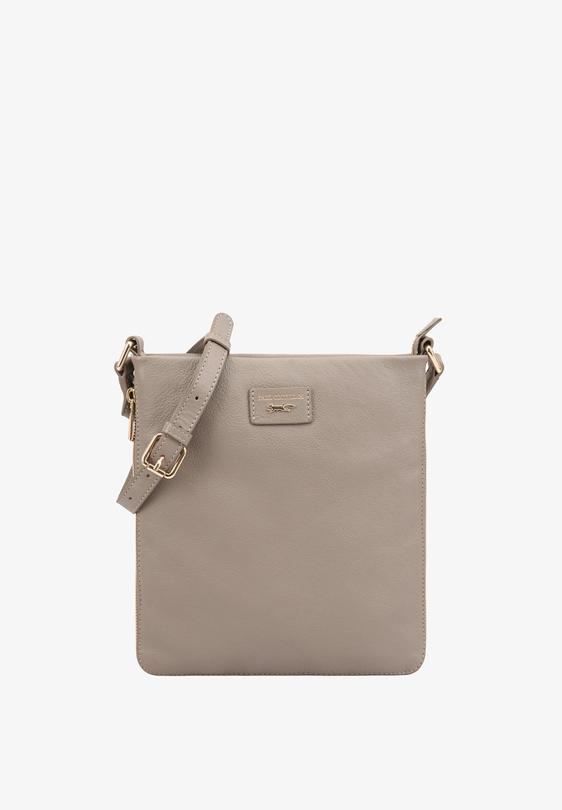 Taupe rechthoekige lederen schoudertas met een verstelbare strap en een klein gouden logo plaatje op het midden van de voorkant.