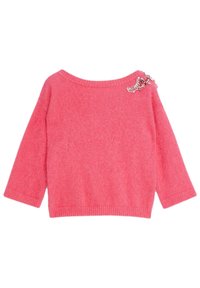 Vaaleanpunainen, neulottu pusero, jossa on pitkät hihat ja leveä pääntie. Vasemmalla olkapäällä koristeellinen yksityiskohta. Pehmeä tekstuuri.