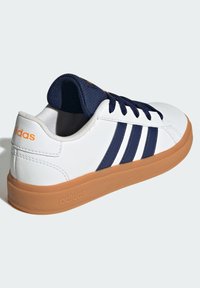 adidas Sportswear GRAND COURT 2.0 - Training shoe - cloud white dark blue gum