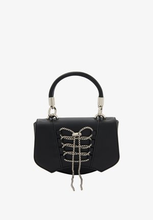 Fekete bőr kézitáska strukturált kialakítással. Felül fogantyúval és láncvonalzattal díszítve az elülső részén. Ezüst színű fémalkatrészek.