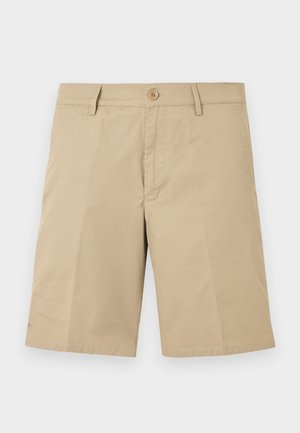 Beige knelange shorts med beltehemper, knapp foran og glidelås, vist flatt på en hvit bakgrunn.