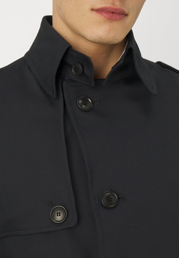 SKOPJE - Trenchcoat4