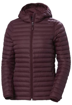 Chaqueta aislante de color burdeos con capucha, que presenta un patrón de acolchado vertical, cremallera frontal y puños elásticos. Material ligero.