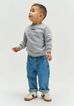 The New Siblings, TNSTSILVIO BARREL FIT JEANS - Džínsy s rovným strihom - medium blue denim