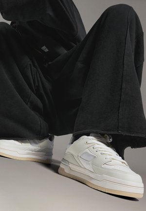 Bershka CHUNKY - Tenisky - off white