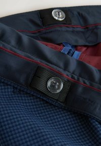 Nepasirinkta, navy check