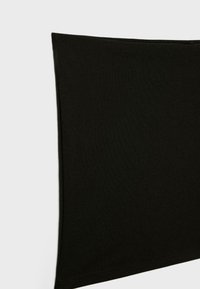 Sort sømfri strækstofrør, vist fladt på hvid baggrund, der viser en glat tekstur og lige syede kanter.