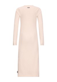 Abito a maniche lunghe, di colore rosa chiaro, in maglia a coste, con scollo rotondo, lunghezza midi e piccoli etichette nere del marchio sul retro del collo e sull'orlo laterale.