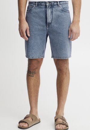 SDELMO STRAIGHT FIT - Denimové šortky - light blue denim