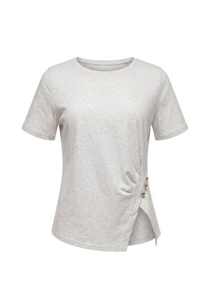 Lys grå T-shirt med korte ærmer, sideviklingsdetalje, tre gyldne knapper til højre og en lille sideslids ved kanten.