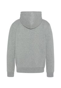 Szary hoodie wykonany z mieszanki bawełny. Posiada dużą kaptur oraz ściągacze przy mankietach i u dołu. Gładka faktura w jednolitym kolorze, bez wzorów.
