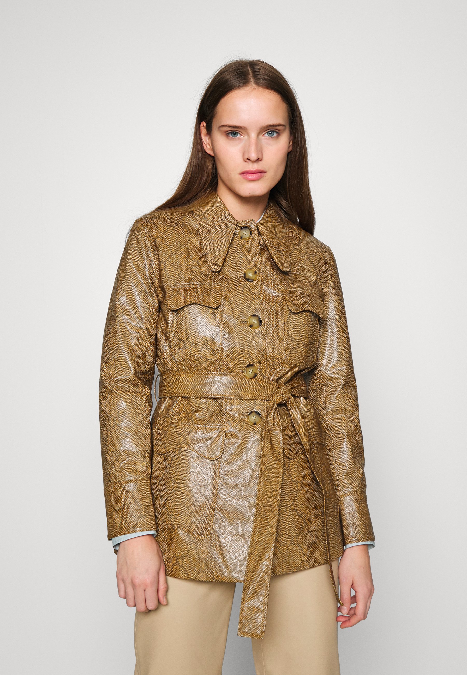 Braune Rejina Pyo Herbstjacke für kalte 
