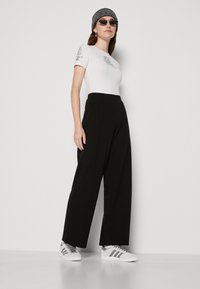 Vero Moda VMJADA WIDE PANTS - Bukser - black
