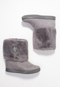 Guess Kotníkové boty na klínu - light grey
