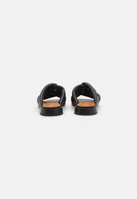 Chie Mihara WAPI-P - Mules - black